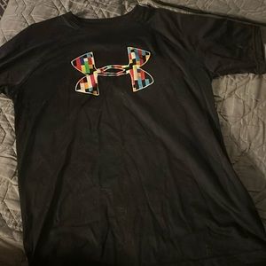 Boys Under armour athletic t size 10/12